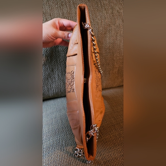 Free Endearment Kristel Crossbody Clutch Leather NWOT - Picture 8 of 14